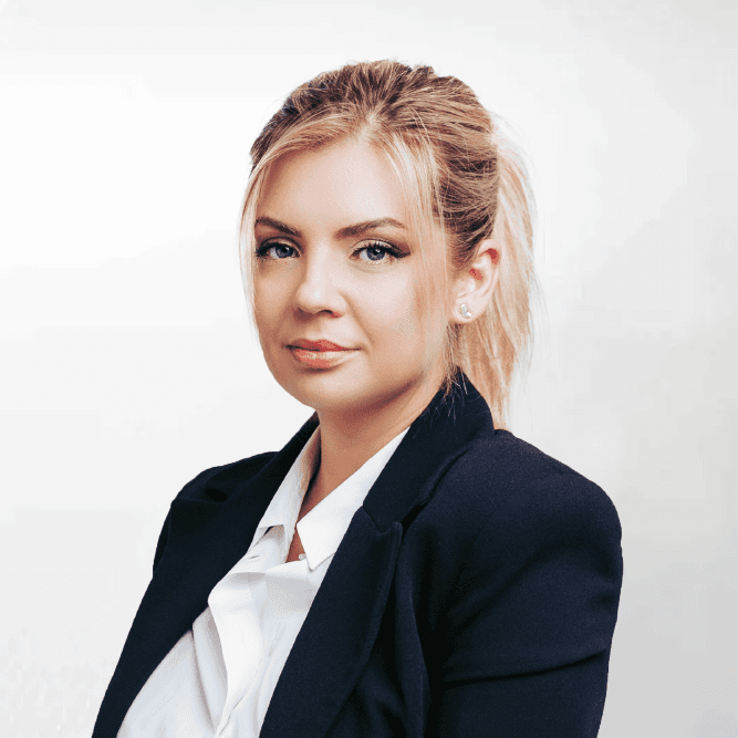 Adriana - Manager Departament Financiar