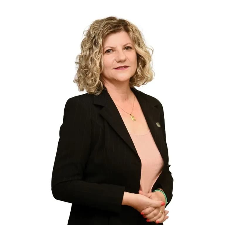 Ramona - Economist Senior